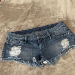 Guess jean shorts ❤️